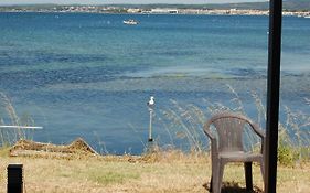 maison atypique les pieds dans l'eau